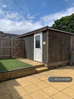 Enclosed Garden/Entrance To Garage