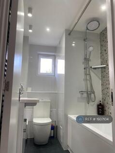 Family Bathroom 1