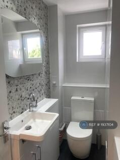 Family Bathroom 2