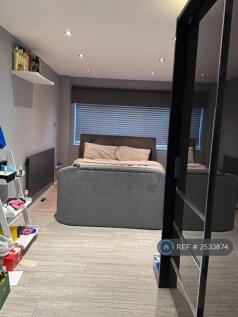 Bed 4/Reception