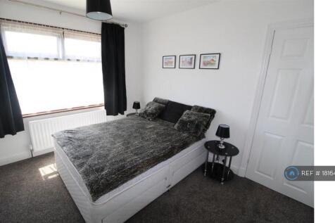 Master Bedroom (Front)