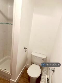 2 Wherry Road - First Bedroom En-Suite