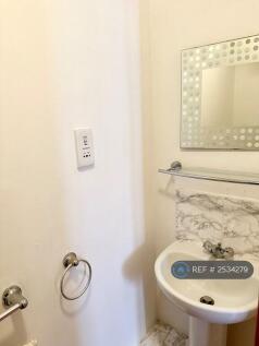 2 Wherry Road - First Bedroom En-Suite