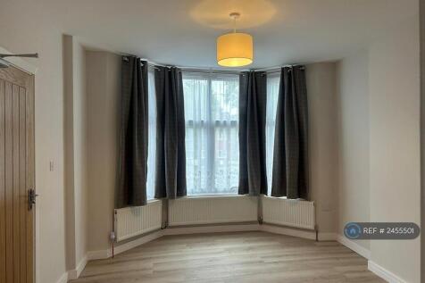 Front Room (Option For Living Room Or Bedroom)