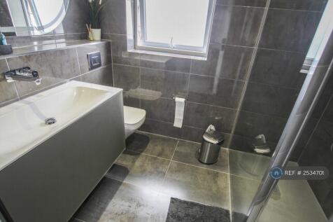 Ensuite Bedroom 1