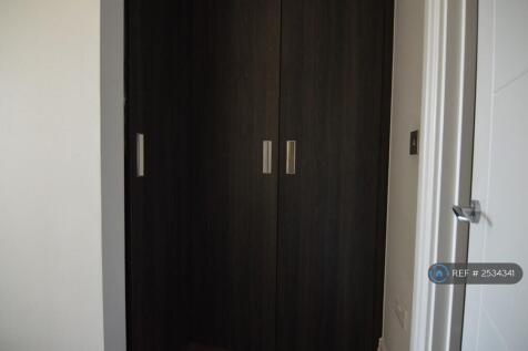 Bedroom 1 Build In Waldrobe