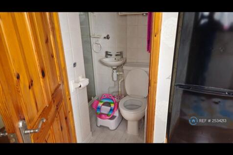 Ensuite Bathroom (Third Bedroom)