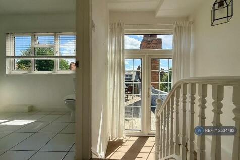 2nd Floor - Stairs