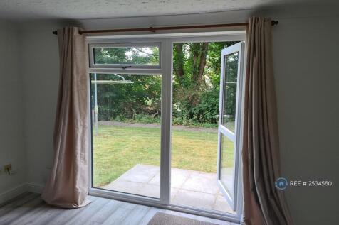 Living Space With Garden And Car Park Access.