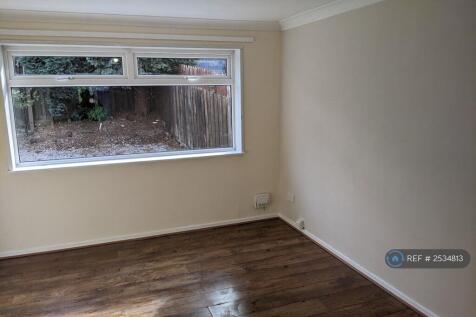 Living Room &amp; Back Garden