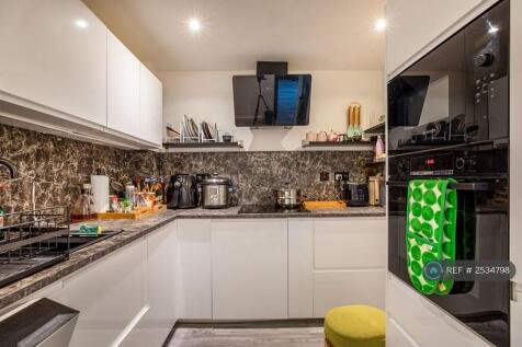 Fully Renovated Modern Kitchen