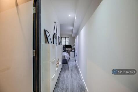 Bedroom - Hallway