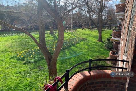 Balcony Overlooking Communal Garden 