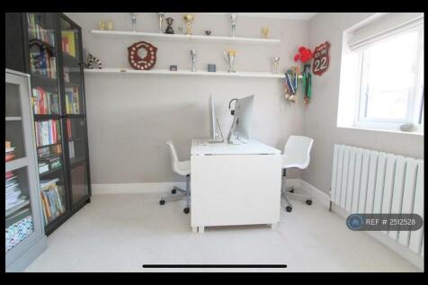 Bedroom 2/Study