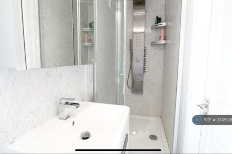 Bathroom - Ensuite With Bedroom 1