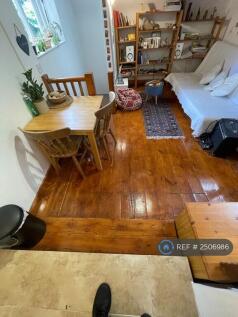 Lounge/Dining Seating 
