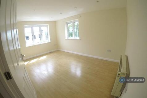 Living Room, Spacious, Lots Of Sockets