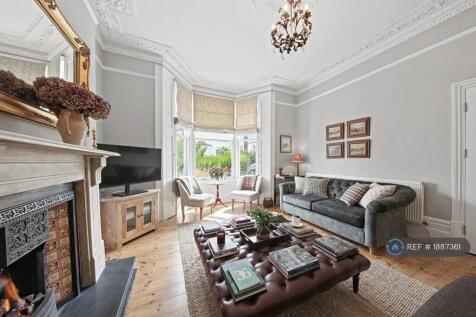 Reception With Bay Window Aspect