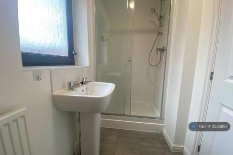 Master Bedroom - En Suite Shower/Wc