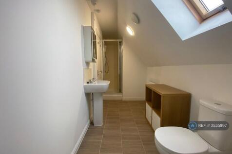 En Suite Bathroom (Connected To Bedroom 4 And 5)