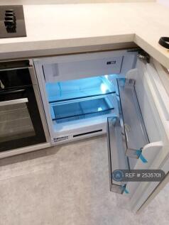 Under Counter Fridge Freezer 