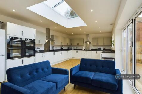 Large Shared Kitchen/Living Space