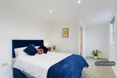 Large Double Ensuite Room 9