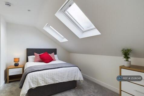 Large Double Ensuite Room 8