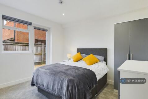 Large Double Ensuite Room 4
