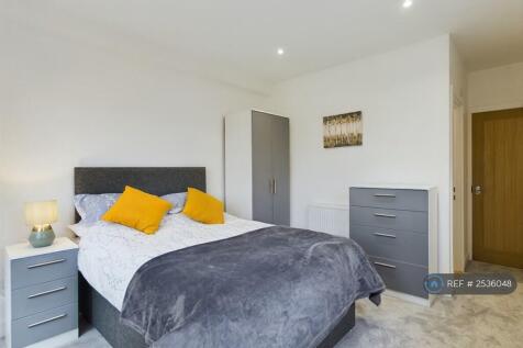 Large Double Ensuite Room 4
