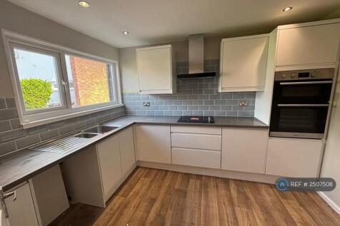 Modern Newly Fitted Kitchen. 