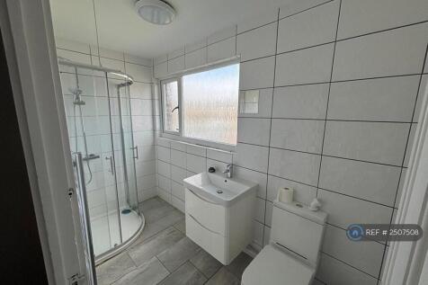 Newly Refurbished Bathroom 