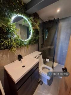 Room 6 Bathroom