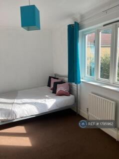 Double Bedroom 1st Floor Rearaspect