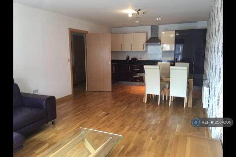 Living Room/Dining Area
