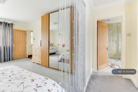 Master Bedroom En-Suite 