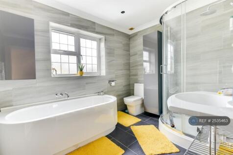 Main Bathroom 