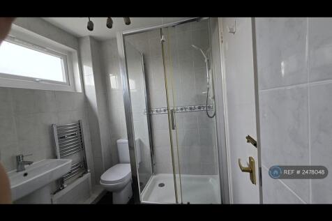 Family Bathroom &amp; Shower