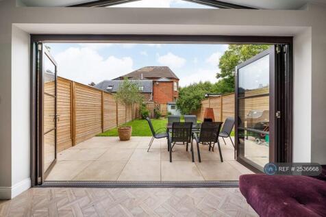 Bi-Fold Doors Into The Garden
