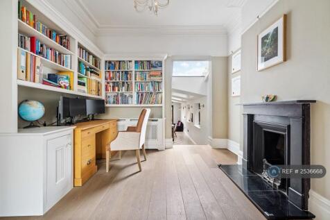 Living Room / Library