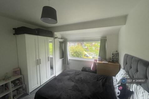 Double Bedroom (Front Of House)
