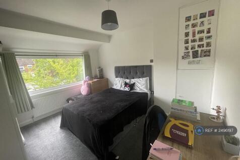 Double Bedroom (Front Of House)