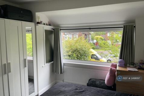 Double Bedroom (Front Of House)