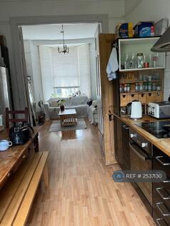 )Pen-Plan Kitchen/Lounge