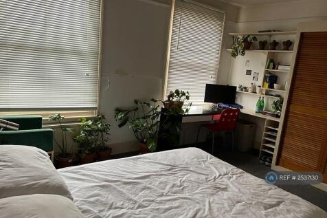First-Floor Front Bedroom