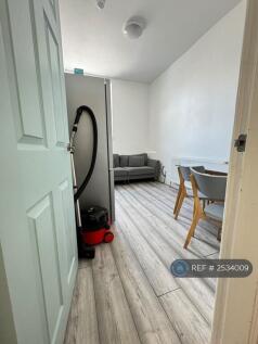 Kitchen/ Lounge