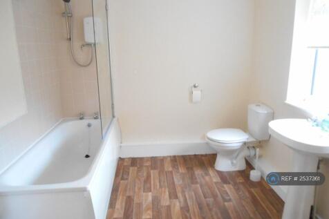 White Bathroom&amp;Electric Shower