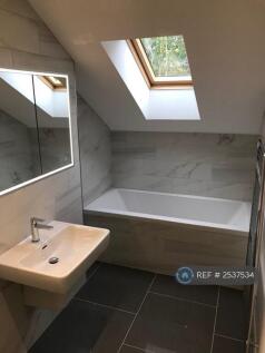 Mezzanine Level Ensuite 2