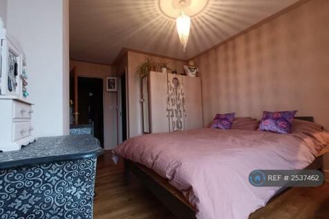 Master Bedroom With En-Suite