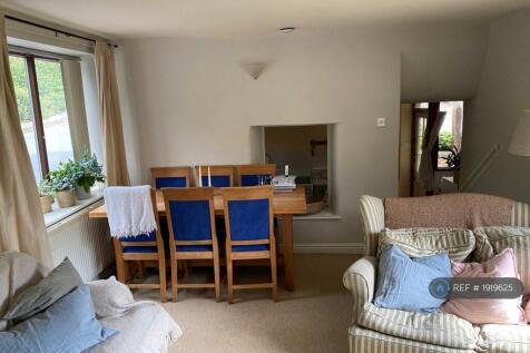 Living Room Towards Kitchen